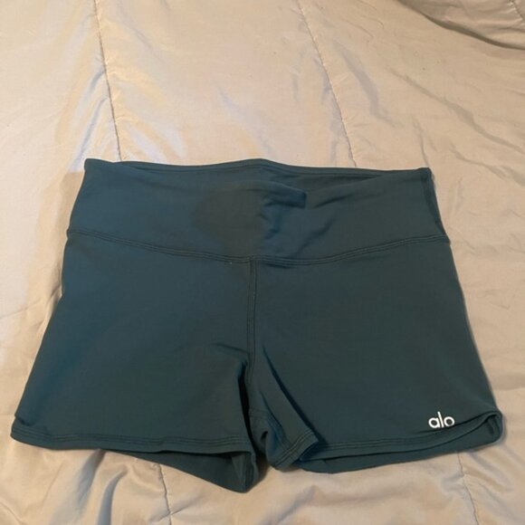 Like new Alo yoga bare it airbrush short - Picture 2 of 4